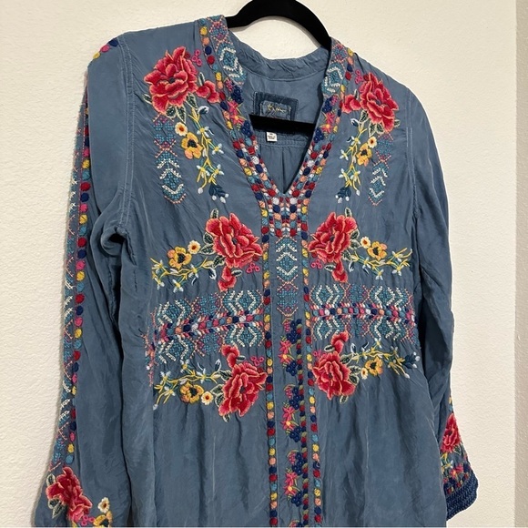 Johnny Was Indigo Blue Embroidered Tunic Blouse Size XS Women’s V Neck - Picture 4 of 8